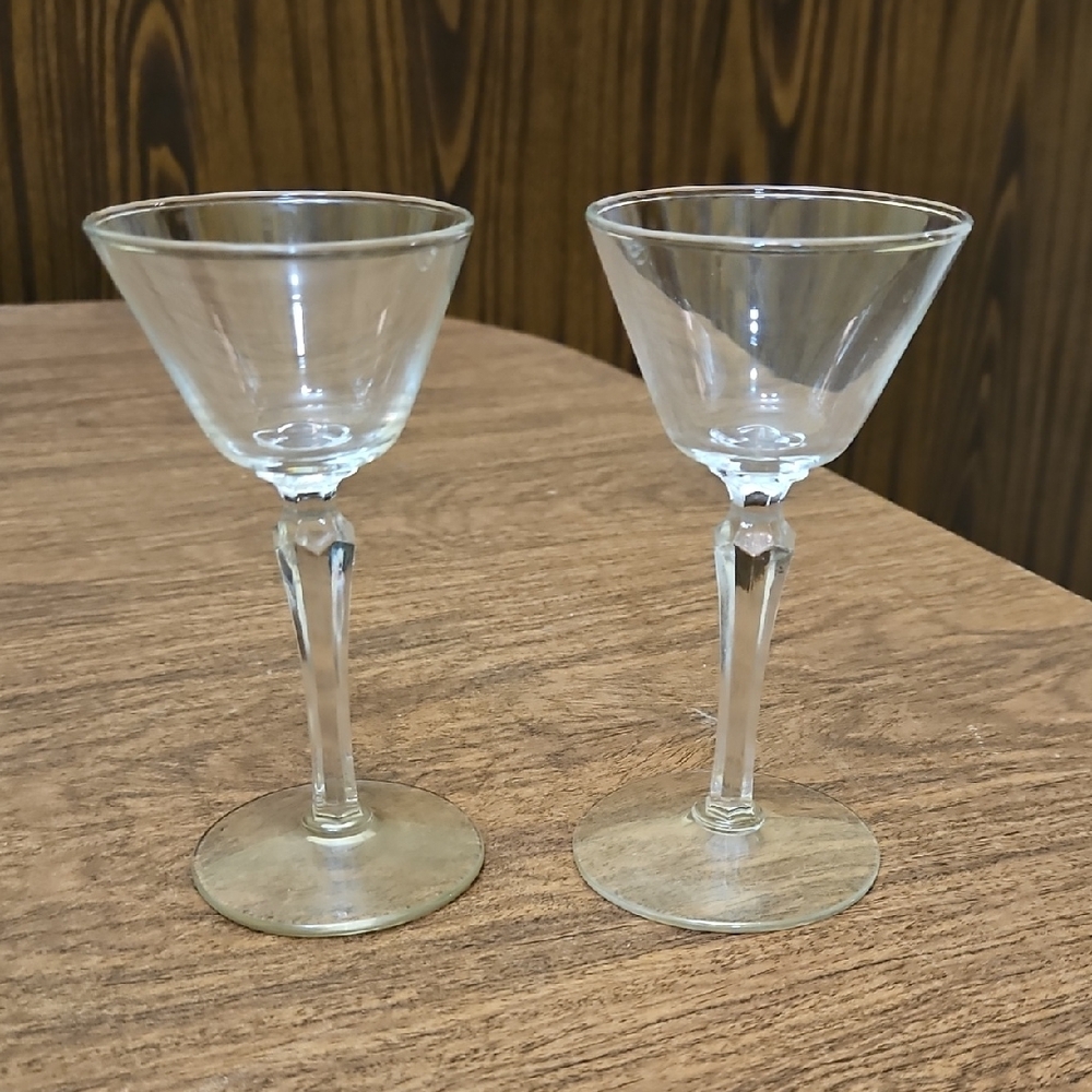 Vintage Elegant Libbey glass set of 2stemed cocktail glasses